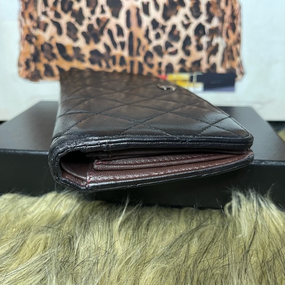 Authentic  Chanel Bifold wallet - Picture 10 of 16